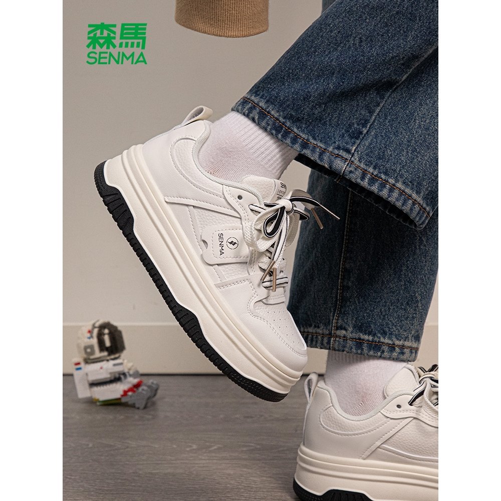 The little white-shoe-shoe-shoe-shoe-shoe-shoe girl