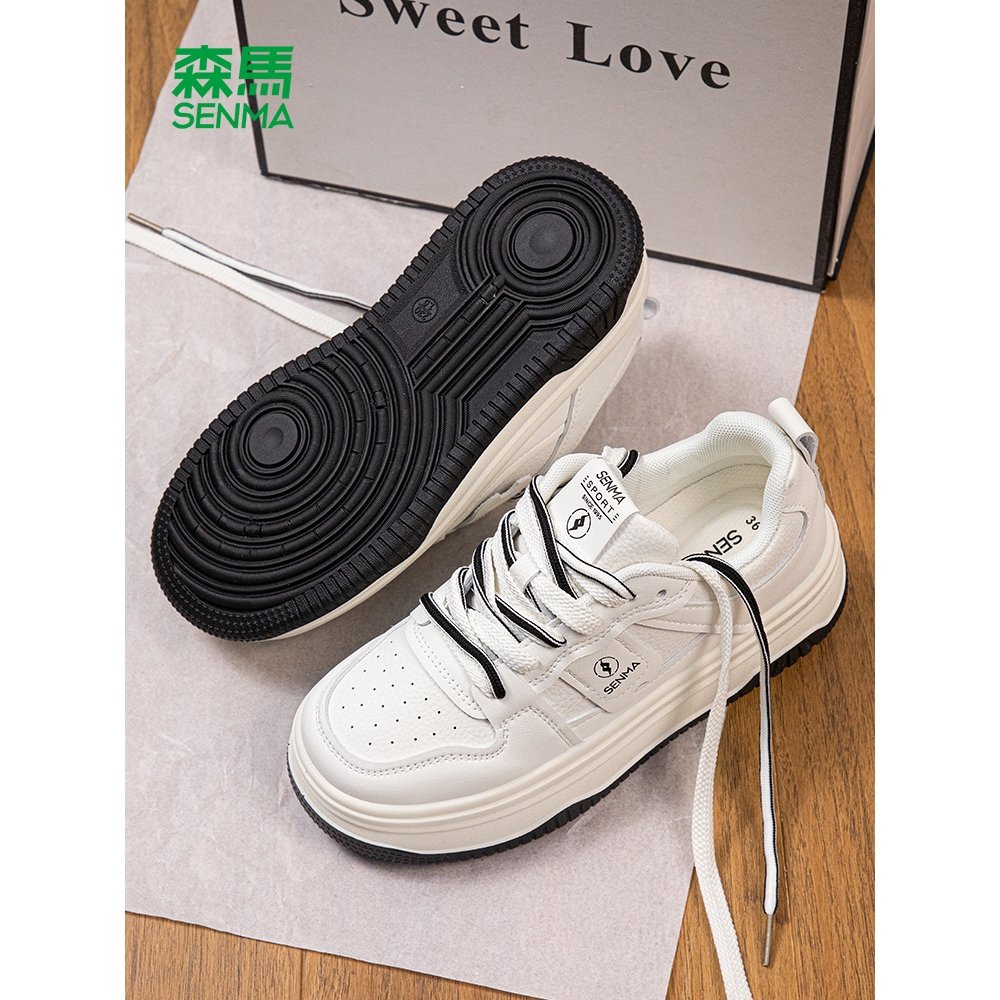 The little white-shoe-shoe-shoe-shoe-shoe-shoe girl