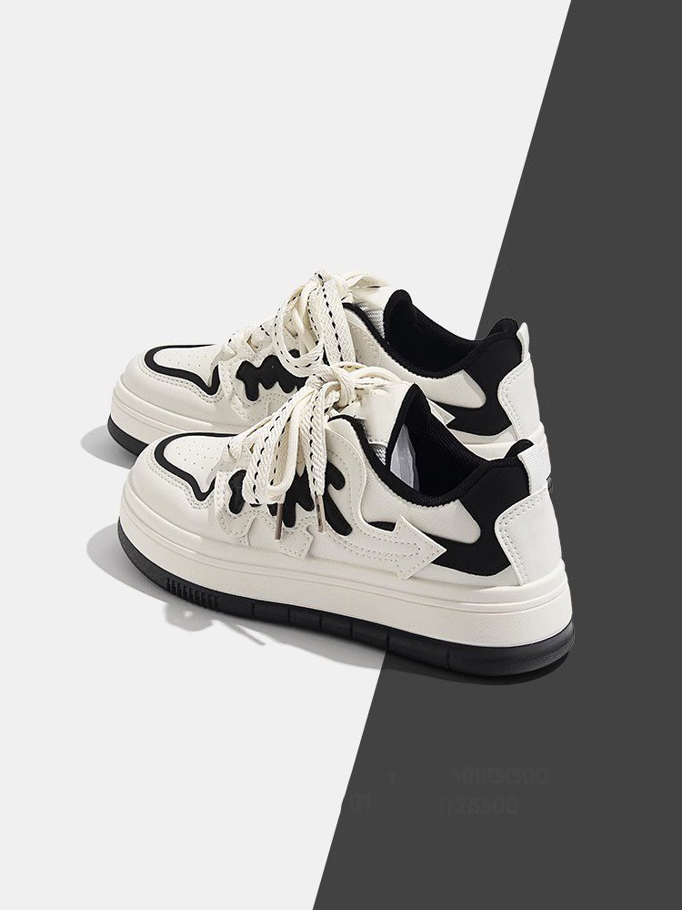 A new 2024 Autumn kick-off sports panda shoes with small white shoes