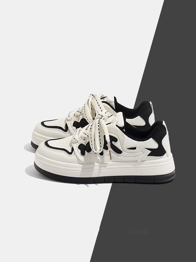 A new 2024 Autumn kick-off sports panda shoes with small white shoes