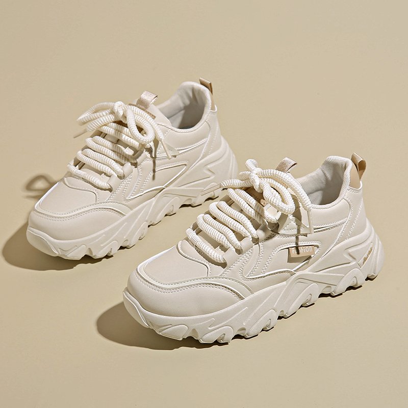 Stepping on the shit, old man's shoes and girls' white shoes, 2024