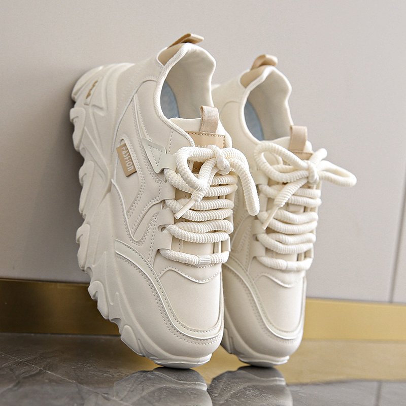 Stepping on the shit, old man's shoes and girls' white shoes, 2024