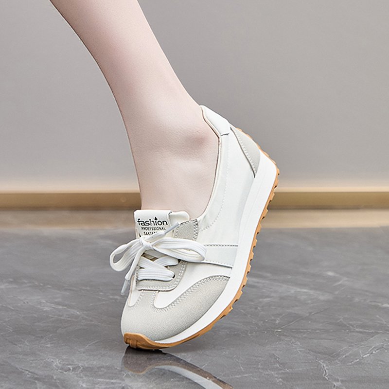 The new girl's shoes are 2024 in spring and autumn