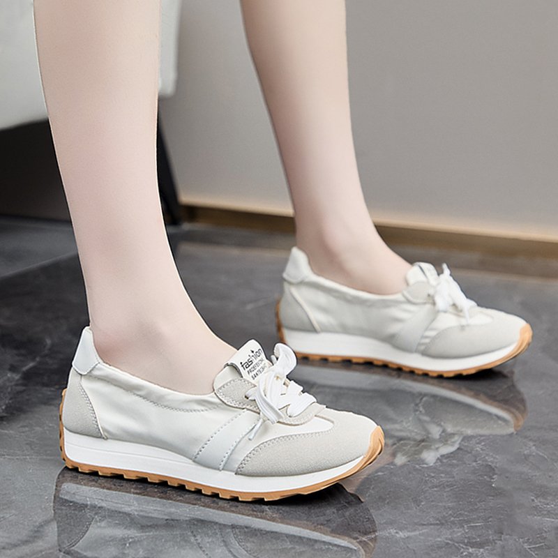 The new girl's shoes are 2024 in spring and autumn