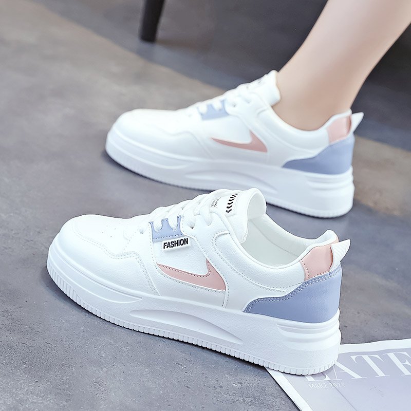 The real-skinned white-shoe chicks in the fall of 2024, they're all on a free-ass, light-ass sneakers