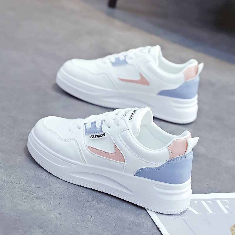 The real-skinned white-shoe chicks in the fall of 2024, they're all on a free-ass, light-ass sneakers