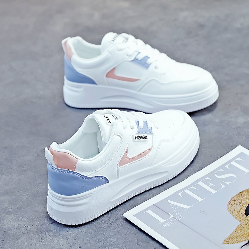 The real-skinned white-shoe chicks in the fall of 2024, they're all on a free-ass, light-ass sneakers