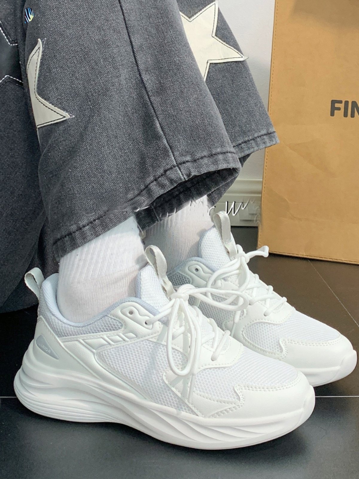"Student shoegirls with tremors and marshmallows"