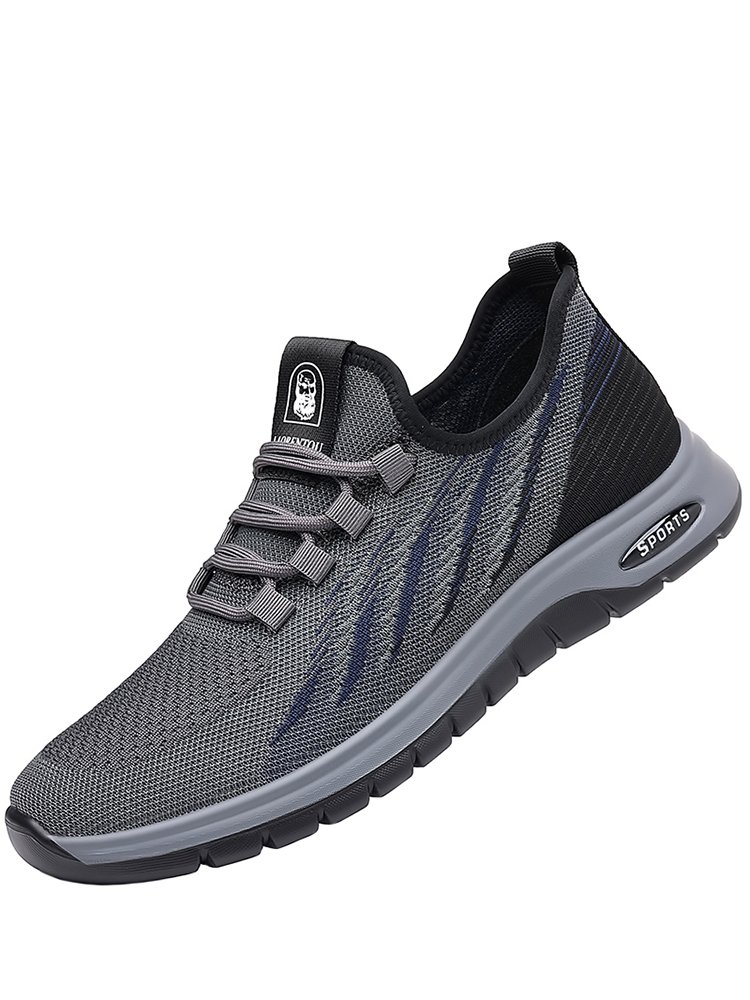 Men's shoes for the summer, men's shoes for the stench, men's shoes for the air and leisure, old dad's shoes in the soft floor
