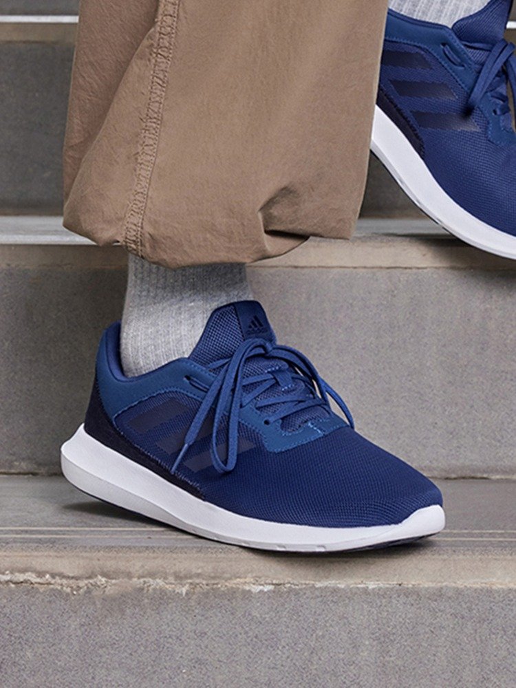 CORERACER runs comfort and leisure shoes for the official didas Adidas light exercise