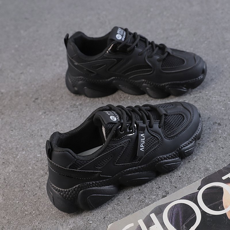 The new 2024 in sneakers, black and light old man's shoes, stun and jogging