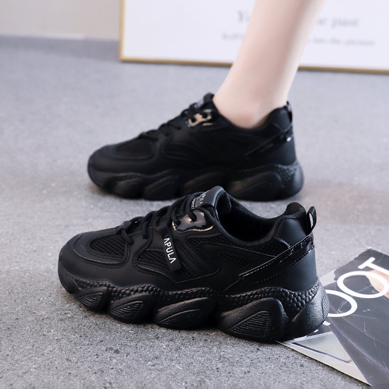 The new 2024 in sneakers, black and light old man's shoes, stun and jogging
