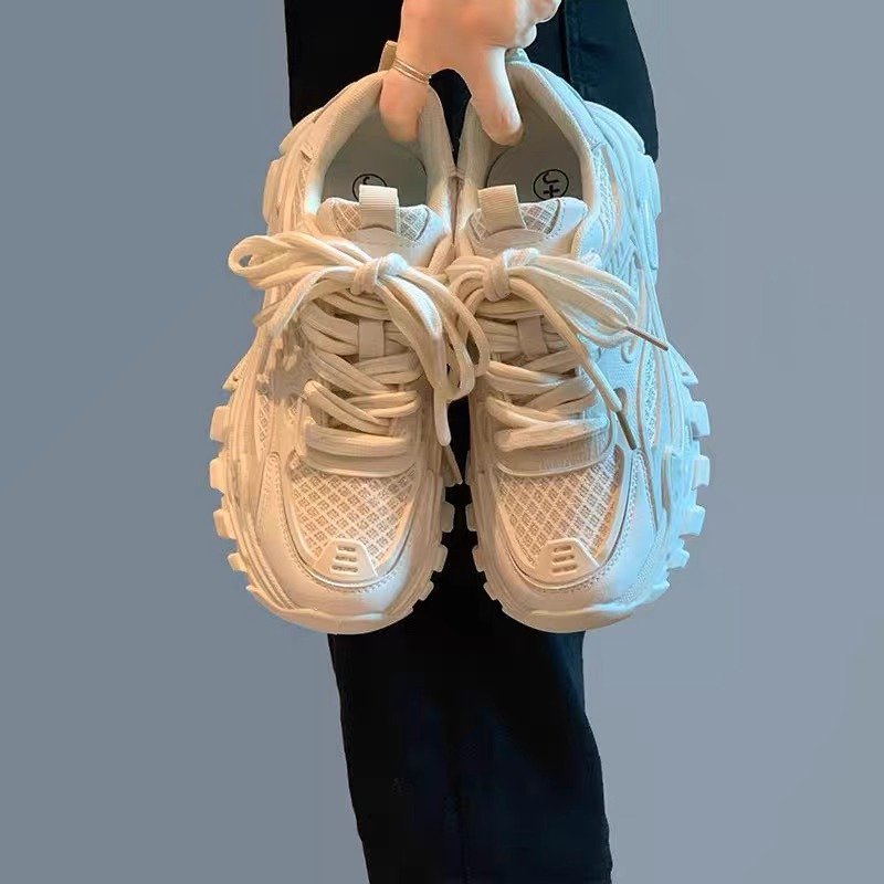 break-in-the-scene sneaker girl, 2024 summer new ins and a lot of leisure and retrospect girl running, dad