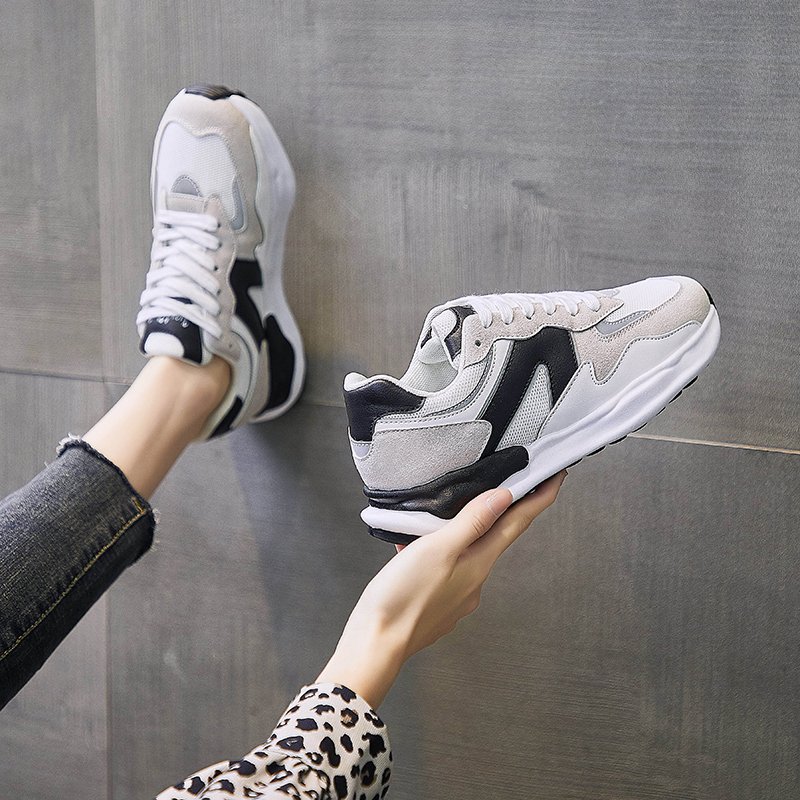 2024 Queen's Shoes, a cosmopolitan sneaker and a cosmopolitan softer, ran and lost old man's shoes