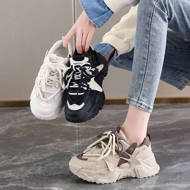 stepping on old man's shoes in the summer's new 2024s to raise the bottom of the lins