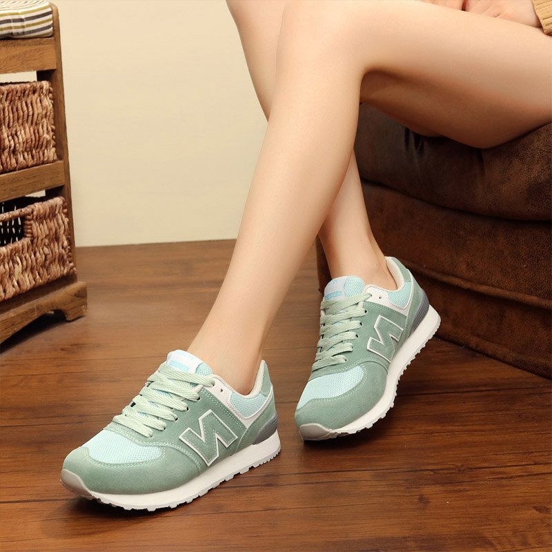 2024 new sneakers, summer Korean couple, running a hundred flat-shoes on the air net