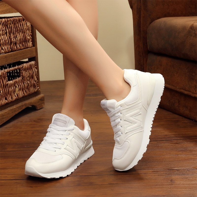 2024 new sneakers, summer Korean couple, running a hundred flat-shoes on the air net