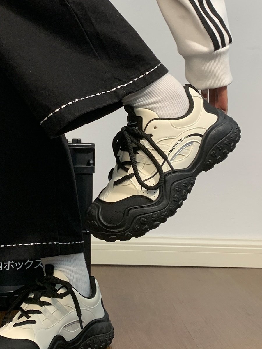 Back to black, white, ugly old man's shoes and girls in the fall, they're going to go to the outdoors to get some sleep