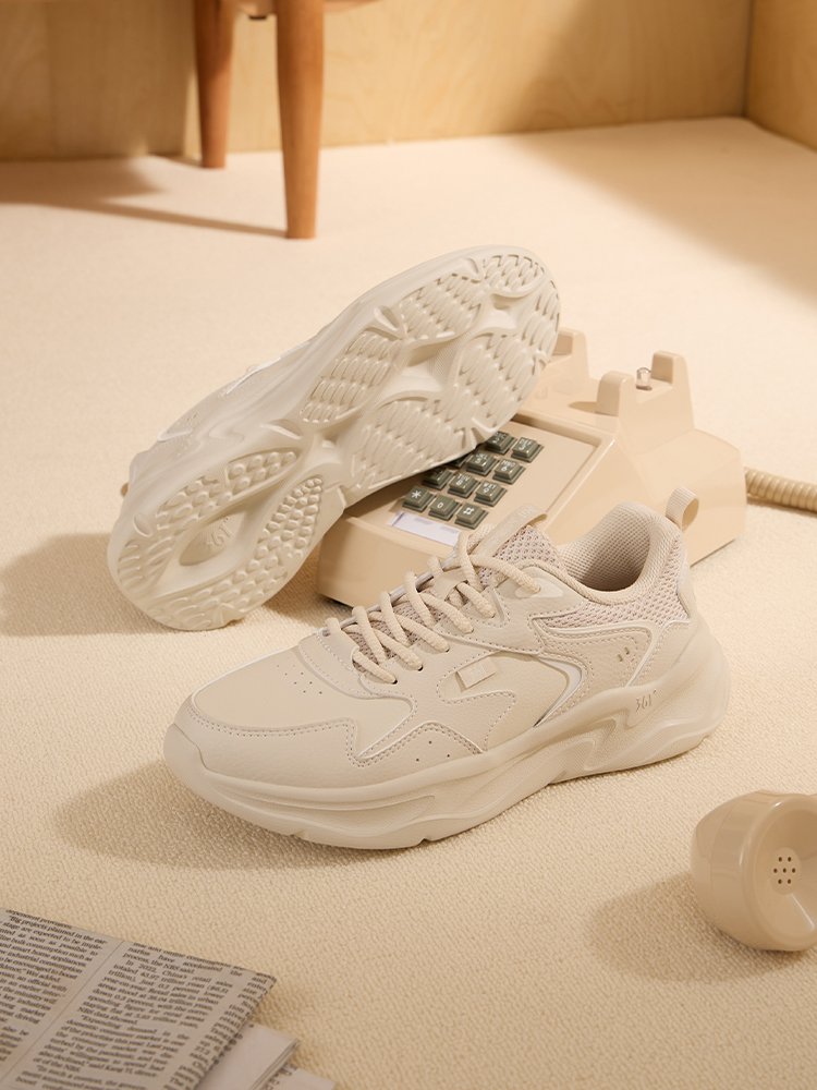 In the fall of 2024, a woman with 361-degree female sneakers turned her face into a waterproof and leisurely shoes, comfortable old man shoes