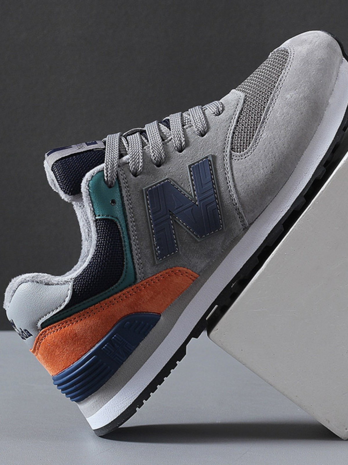 A new 2024 net jogging shoes for men's shoes