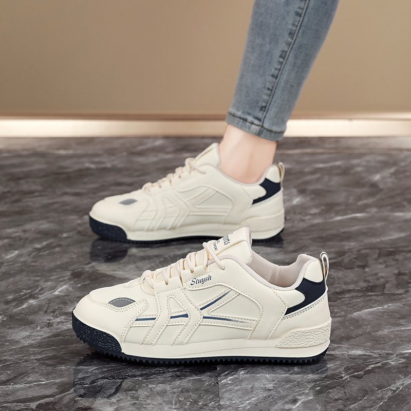 Li Ning Hin Yin is not tired of her shoes