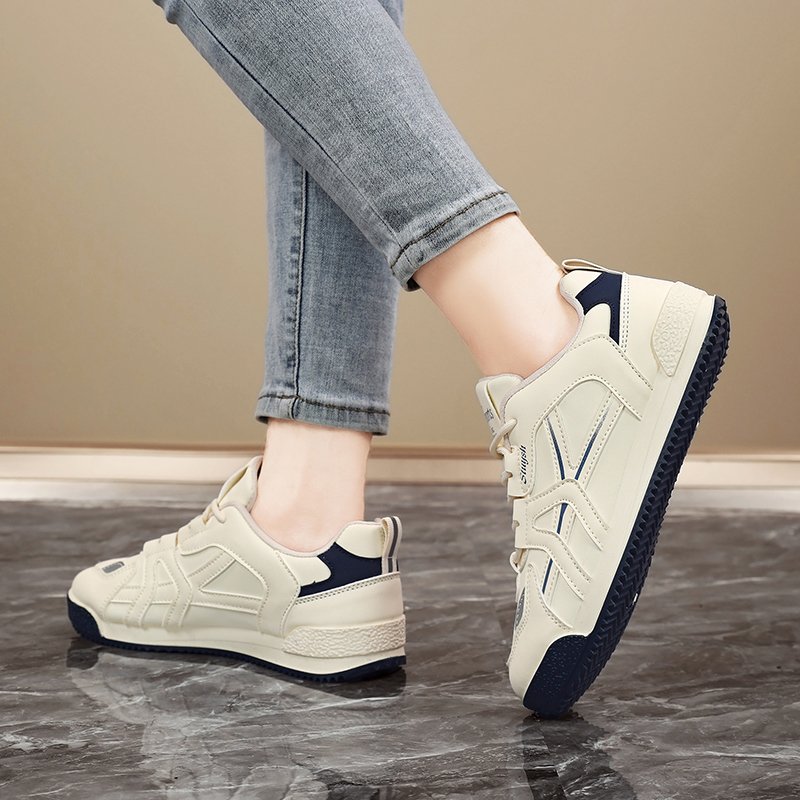 Li Ning Hin Yin is not tired of her shoes
