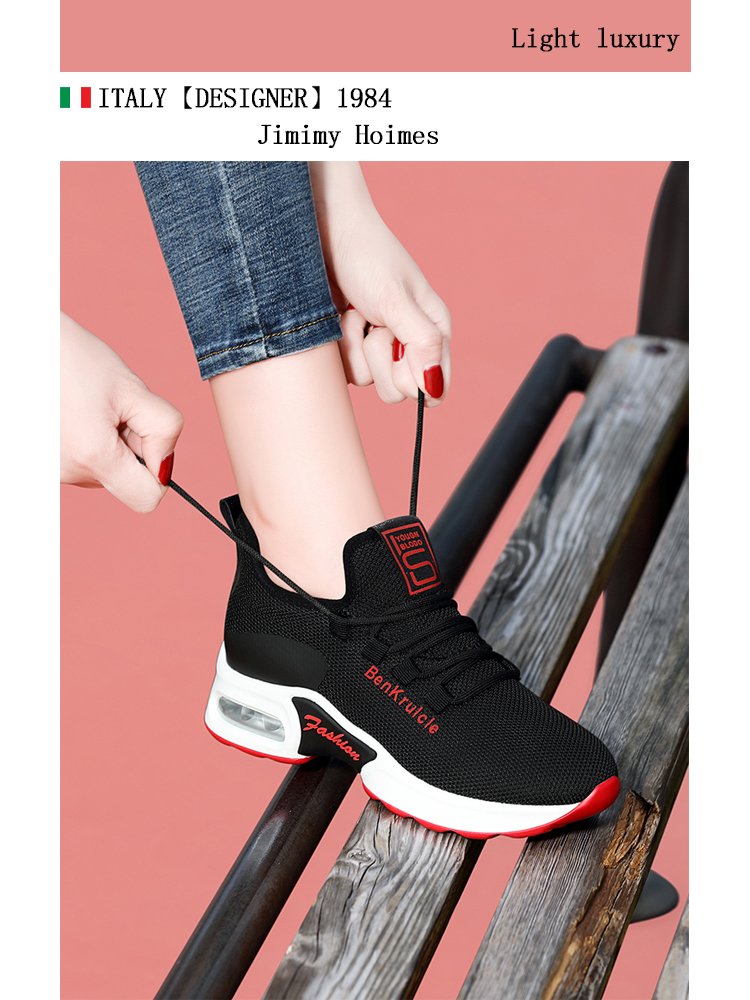 a new 2024 spring and autumn sneakers on the soft bottom