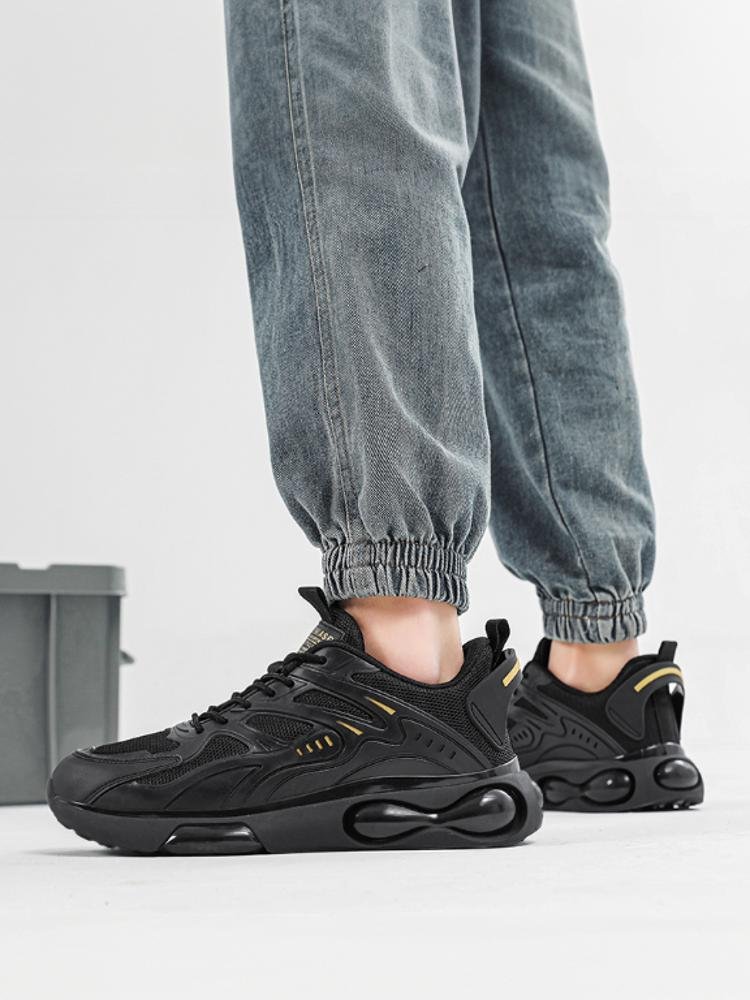 ♪ A man with a broken shoe ♪