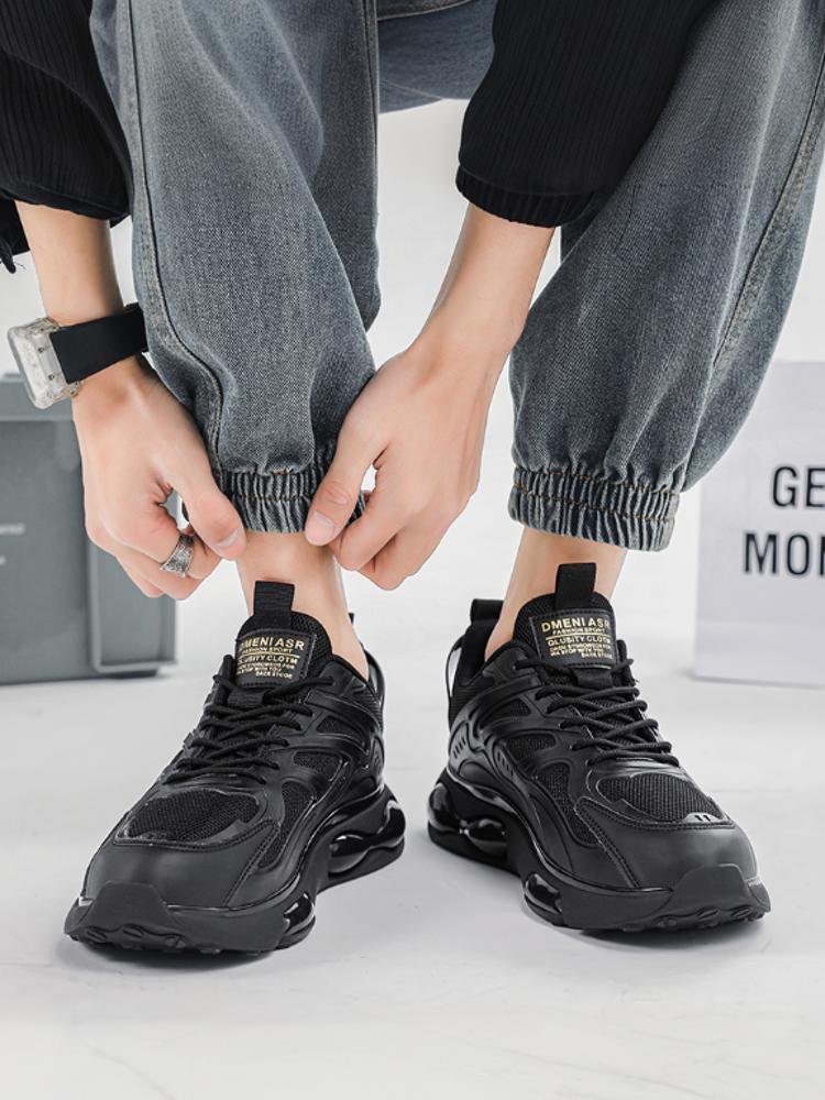 ♪ A man with a broken shoe ♪