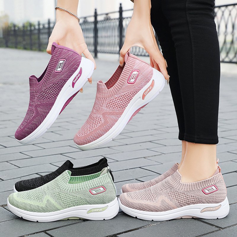 Old senior sneaker girl, summer air-retarded mom's slipper-proof soft-skinned old Beijing shoes