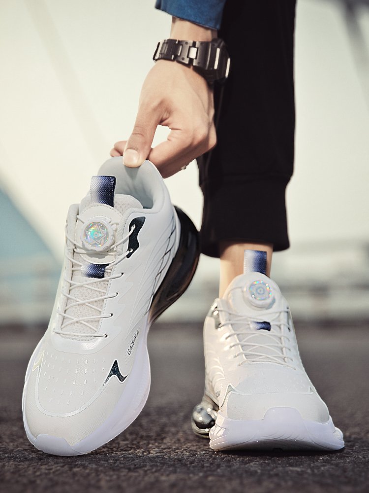 Buy a new 2024 spring and autumn sneakers for a young dad