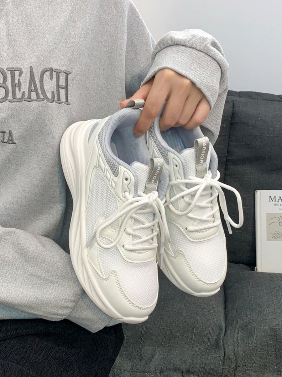 "Students run shoes, girls' shoes are light and smooth