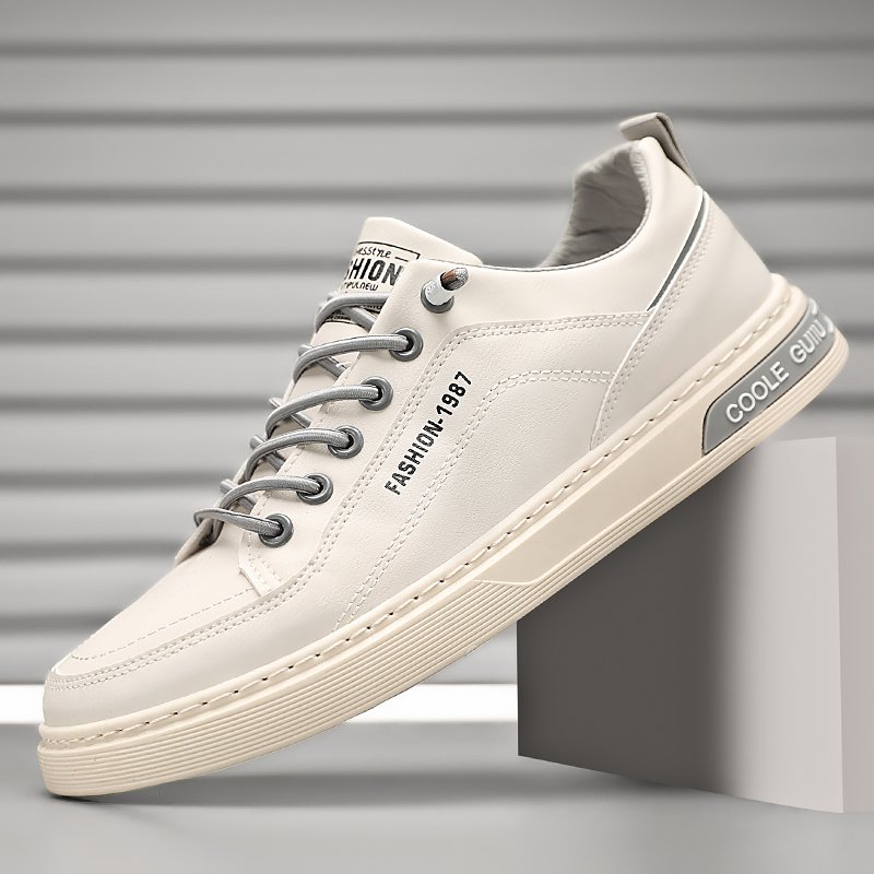 The new white-shoe skateboarder in autumn 2023