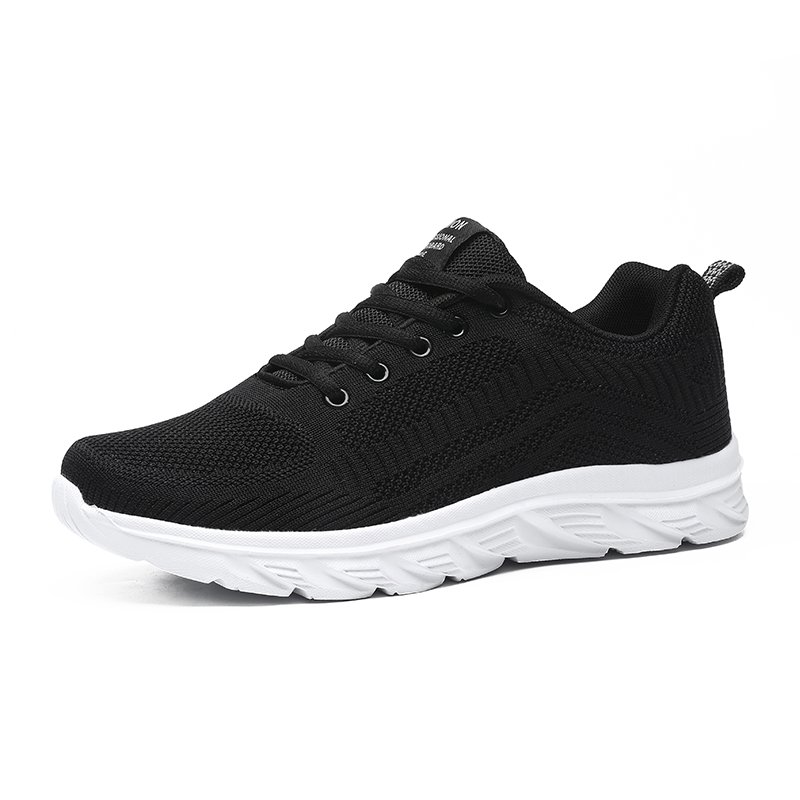 Back in the summer, new black-shoe-breathed sports shoes