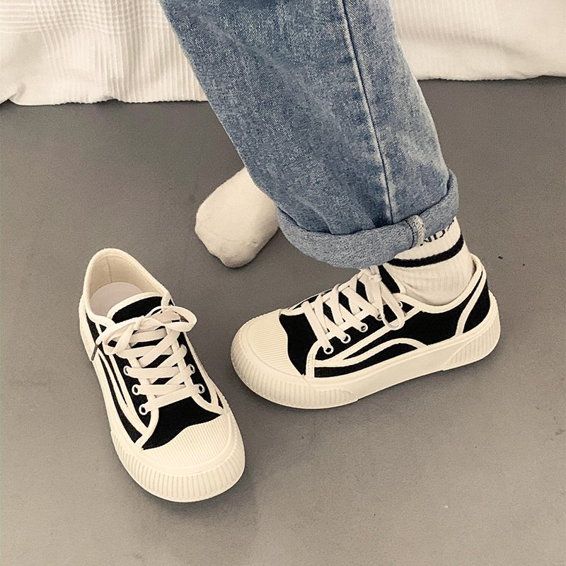 the kiss card-blowing white-painted shoegirl spring-ayue ins in 2024
