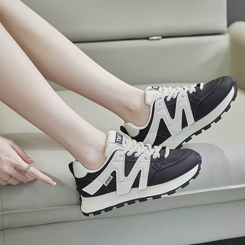 "Agan's shoe is thick and old Papa Waffle's new 2024 spring and autumn Korean students are running skate-proof sneakers."
