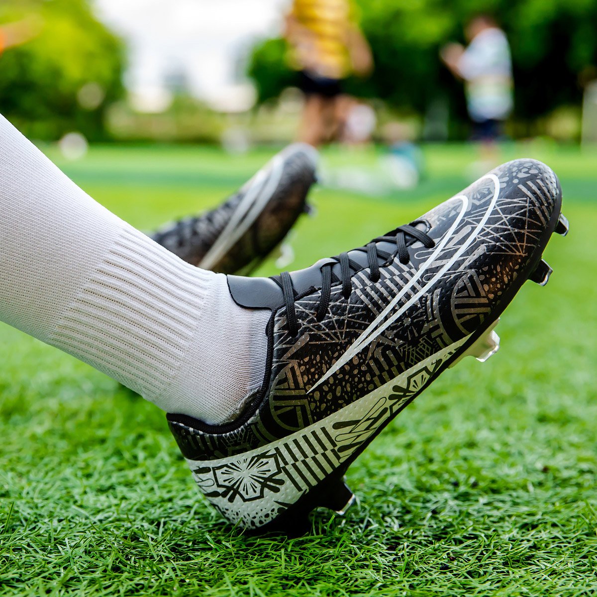 High quality factory customized hot selling long nail broken nail anti slip football shoes customized football shoes popular