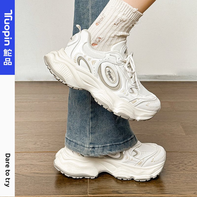 The white old man's shoes and the girl's new 2024 in the fall