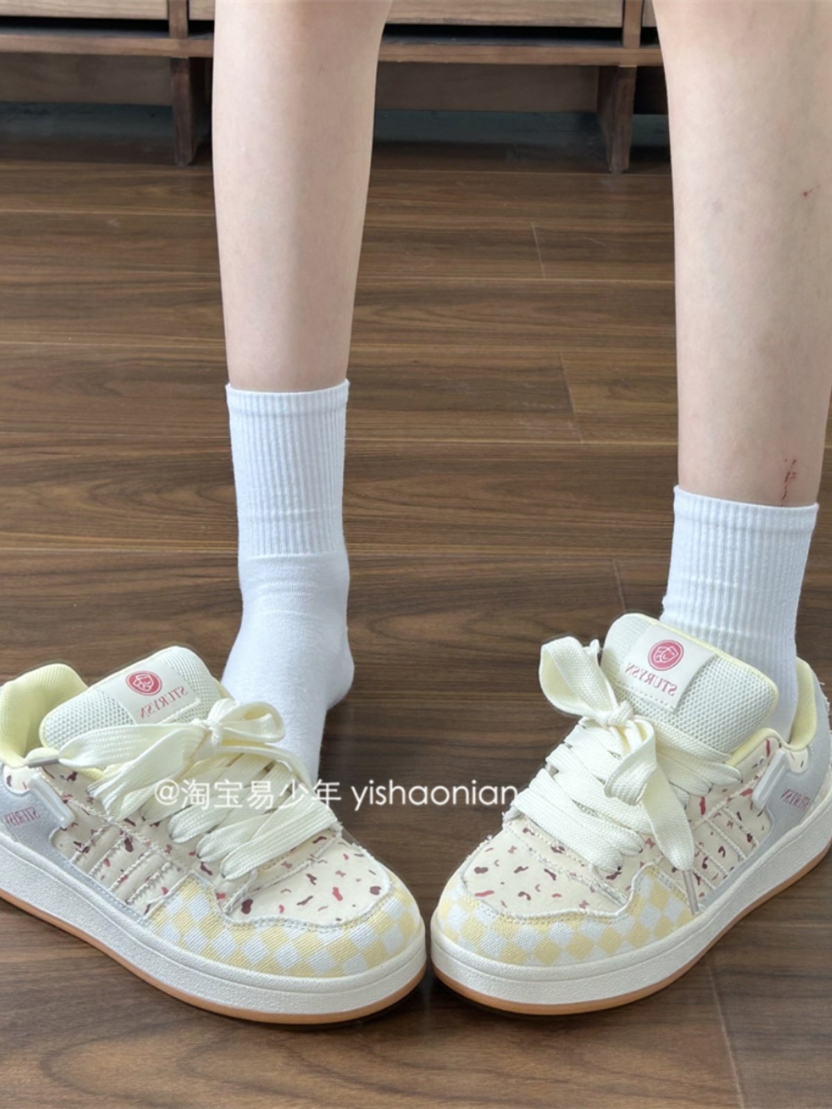 little cranberry with colored breadshoes