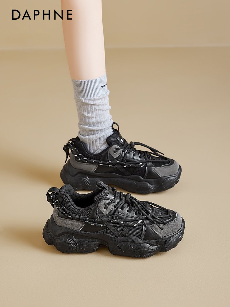 Daphne's big old man's shoe girl, 2024, and he's got a nice, cool, leisure and light sports shoe