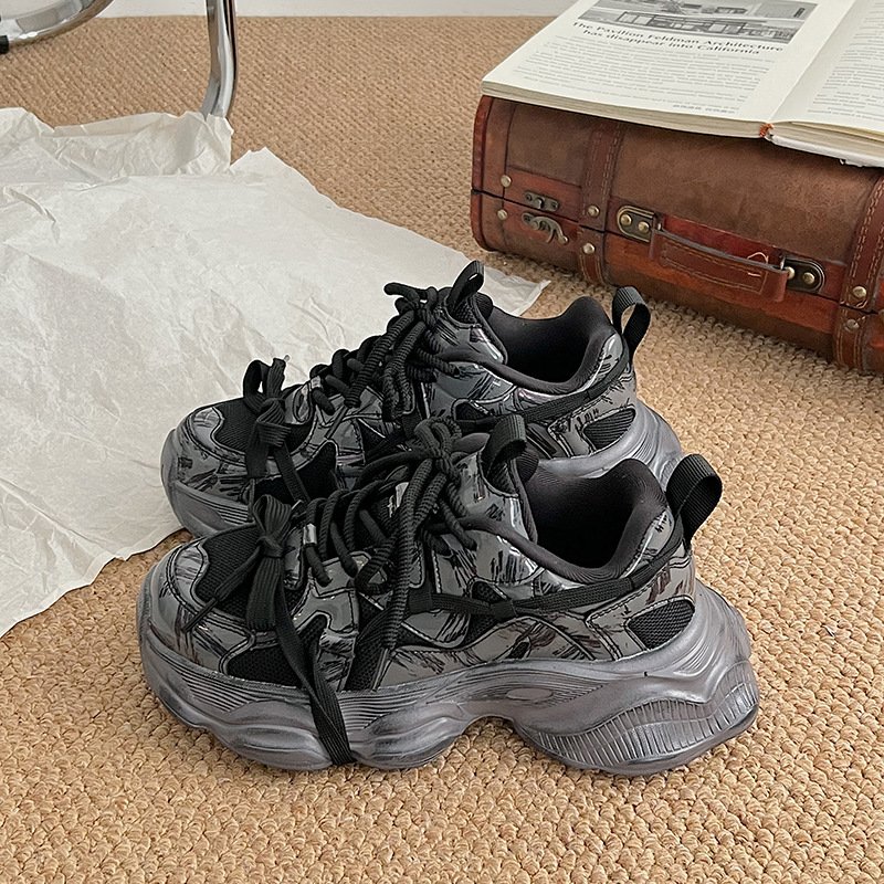 2024 new men's fashion casual sports shoes cushioned soft sole skateboard shoes lace-up walking shoes