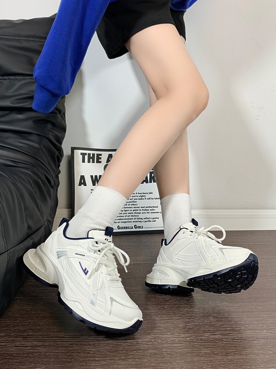 Back in the fall old man's shoes and girls' 2024 new ones for small people to raise a hundred pairs of sports shoes