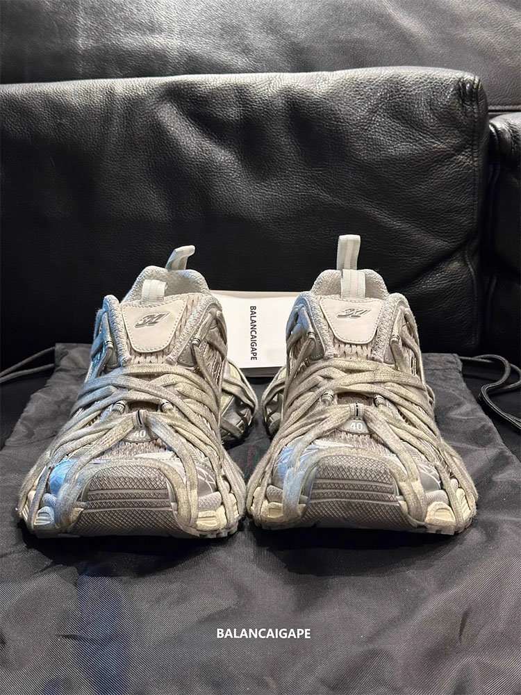 Kabasha is wearing 3xl old man's shoes in Paris for 9 generations
