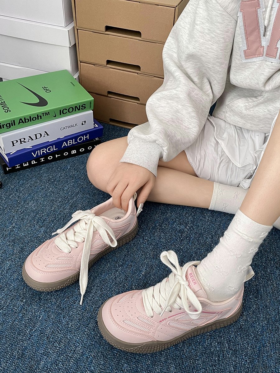 In the south, a new 2024 Spring and Autumn Sports Showgirls Lightened White Shoes