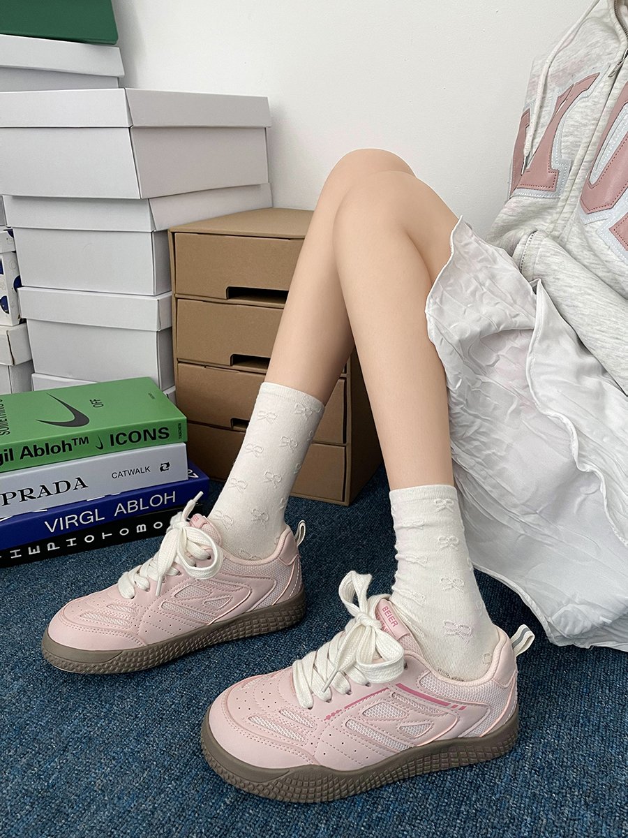 In the south, a new 2024 Spring and Autumn Sports Showgirls Lightened White Shoes