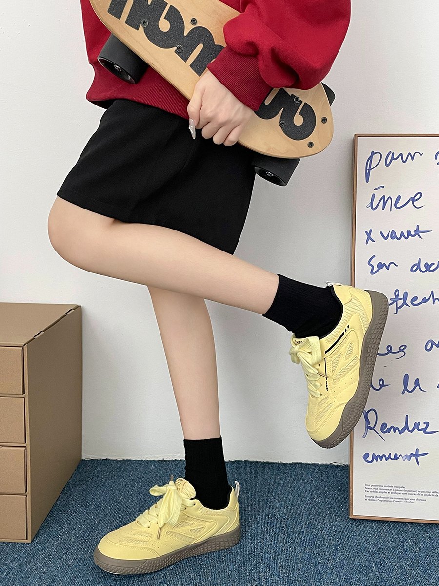 In the south, a new 2024 Spring and Autumn Sports Showgirls Lightened White Shoes