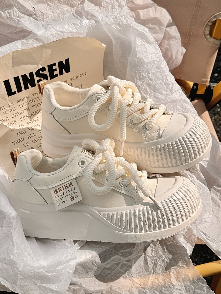 a new 2024 pair of early and autumn shoes for white-shoe girls with a dress and cookie-screech shoes