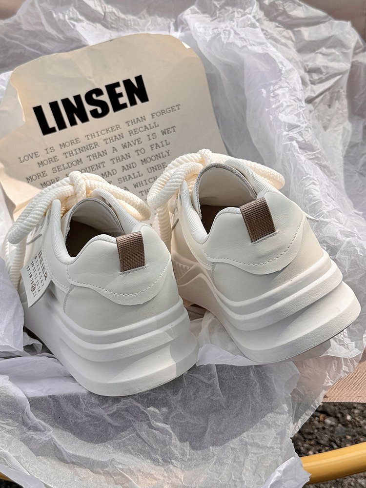 a new 2024 pair of early and autumn shoes for white-shoe girls with a dress and cookie-screech shoes