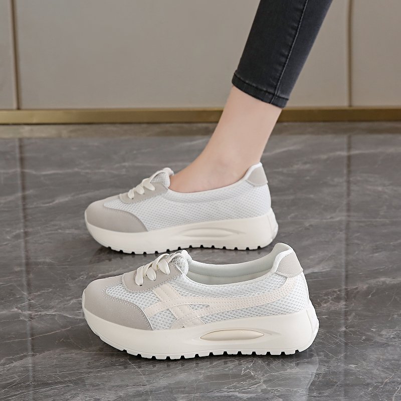 The black sneakers, thick on the bottom, scrambled 2024 new soft-scrambled, untired on the net