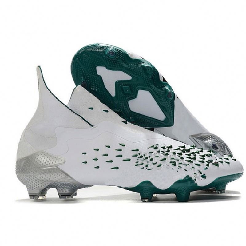 High Quality Men's Soccer Shoes for Outdoor Training Customizable SG Football Boots with Synthetic Upper Material All Seasons